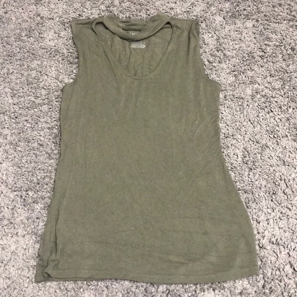 Green tank top - Picture 3 of 3